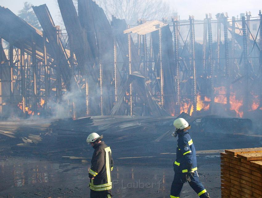 Grossbrand Holzlager Siegburg Industriestr P026.JPG